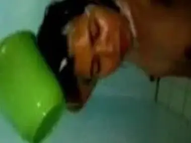 Dokumentasi Tante Cantik Live Bersantai Kasur Mandi