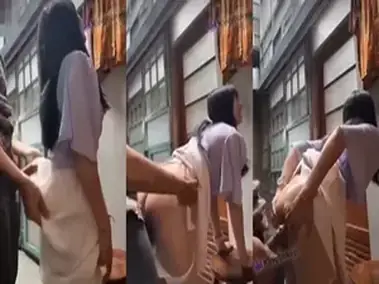 Gadis Cantik Pasrah Posisi Doggy Kasur Pacar