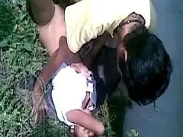 Gadis Karawang Cantik Pasrah Goyang Kasur