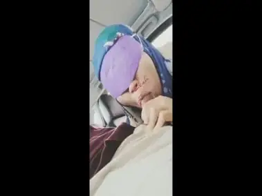 Ukhti Hijab Biru Cantik Pasrah Servis Mobil